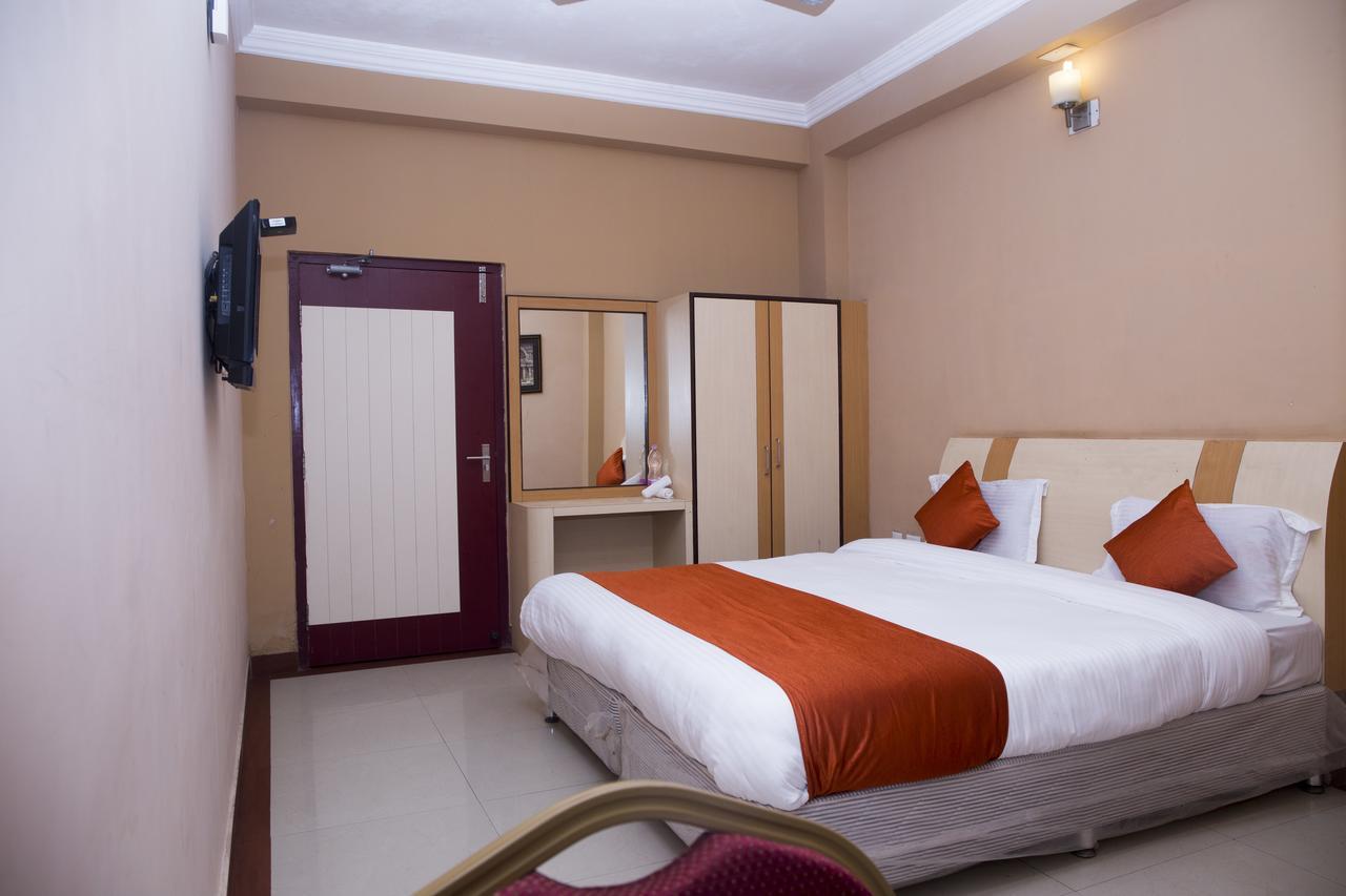Oyo 3345 Shubham Beach Hotel Puri Exterior foto